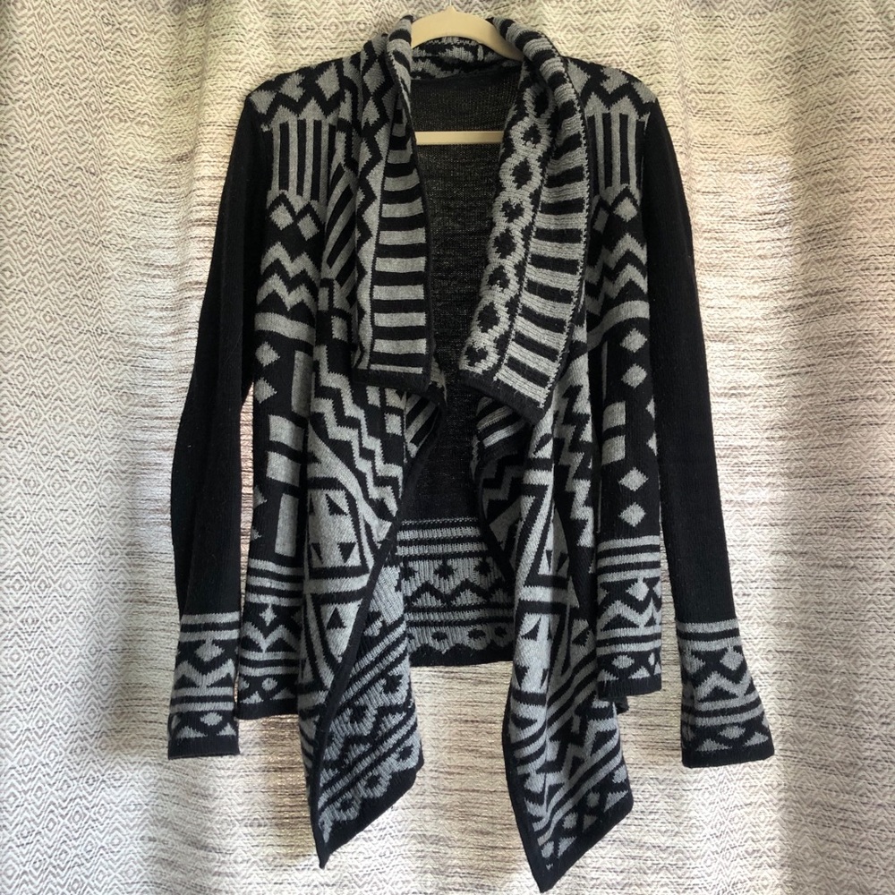 Black and grey long sleeve sweater jacket - Picture 1 of 2